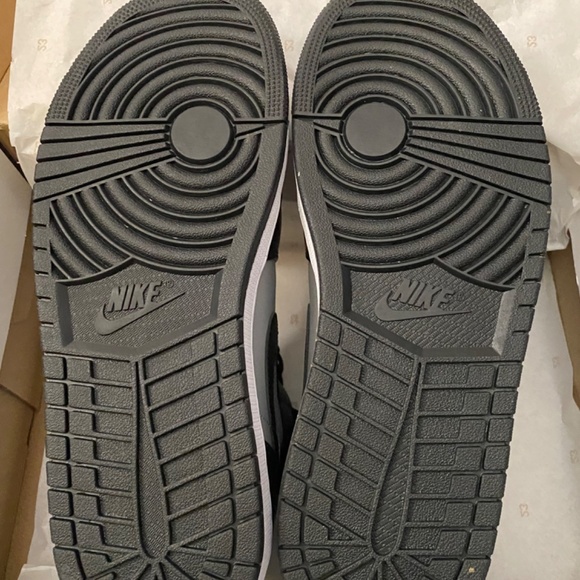 Air Jordan 1 Mid - Picture 2 of 4